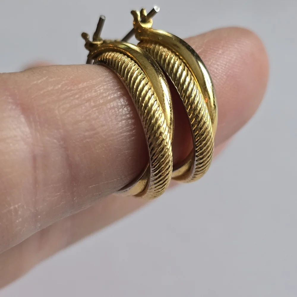 Vintage hoop earrings gold tone criss cross design crisscross hoops classic